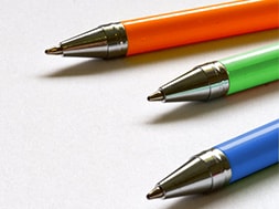 Kugelschreiber bedrucken lassen auf PRESIT. Zur Produktkategorie Kugelschreiber.